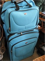 American Tourister Wheeled Luggage Set