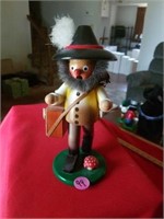 SMOKER MUSICAL FIGURINE