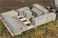 Pallet of misc. landscaping bricks