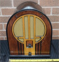 Vintage Philco Model 84B Tube Radio
