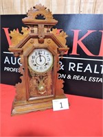 Antique New Haven Clock Co. Mantle Clock