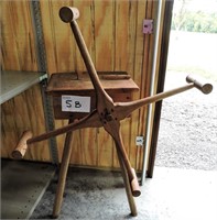 Primitive yarn winder and counter (1800s)