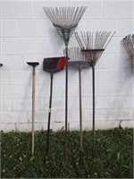 (4) Yard Tools - Hoe/Broom/ Rakes