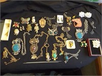 (26) Owl/Animal Custume Jewelry Lot