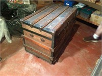 ANTIQUE TRUNK - HAS THE TRAY