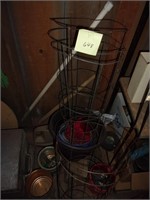 Flower pot, 14 tomato cages