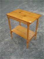 SWEET ANTIQUE PINE ACCENT TABLE 25X16X28