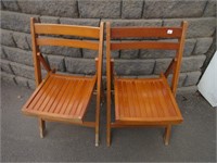 2 RETRO WOODEN FOLDING CHAIRS