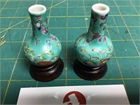 2 miniature Tatsumi vases