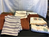 Large lot of kitchen towels