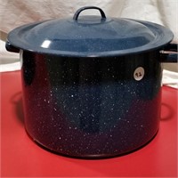 Blue granite round kettle with lid