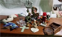 Ashtrays, figurines, clock, birds