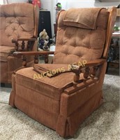 2 Lazy Boy Casual Matching Recliners With Extra Ma
