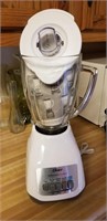 Oster Blender w/glass container