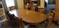 Very large Beautiful Table, 2 Leaves, 8 Chairs