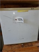 AVANTI MINI FRIDGE W/ FREEZER