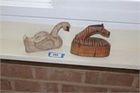 2 carved animals, one zebra and one small swan  P