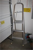 alluminum 4 foot step ladder  G