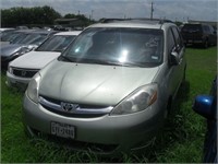 2010 TOYOTA SIENNA