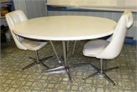 Mid Century Kitchen Table w/2 Matching Chairs