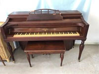 VINTAGE WILLIAM KNABE UPRIGHT PIANO WITH BENCH.