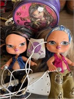 2 Bratz Dolls and Clock