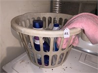 LAUNDRY LOT AND BASKET