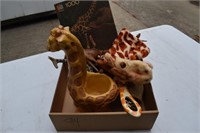 Giraffe puzzle and figurines