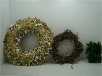 Christmas Wreaths Gold and Silver, Holly Berry