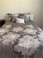 Queen Size Comforter & Pillows Gray