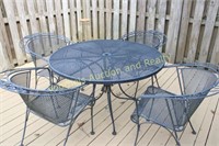 Very nice exppanded steel patio table with