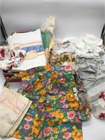 Lot of linens and doilies