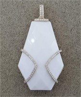 18 Kt Diamond & White Agate Pendant