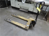 Cat 5,000 Lb Cap Hydraulic Pallet Jack