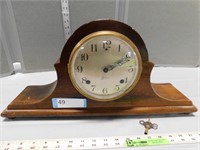 Sessions mantle clock with key