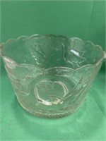 9” HEAVY CLEAR PRESSED Glass Serving Bowl Birds,