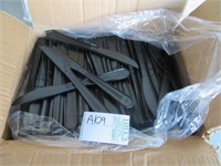 BOX OF APPROX. 1000 BLACK PLASTIC KNIVES