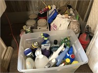 SMALL LOT OF HOUSEHOLD CHEMICALS & TOTE
