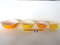 (4) piece set of Pyrex nesting bowls