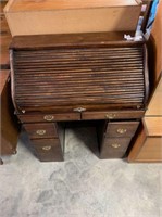 VINTAGE CHILDS ROLL TOP DESK WITH 6 DRAWERS
