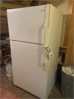Basement Magic Chef white refrigerator, works
