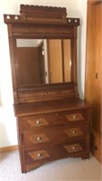 3 Drawer Dresser w/mirror, 29x19x81