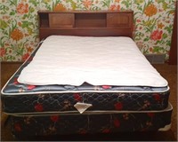 Full bed w/ frame and mattress/boxspring,