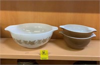 Pyrex Sandalwood Mixing Bowl 2.5Qt with Two Small