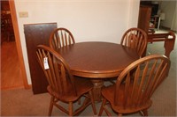 Table and 4 Chairs w/leaf