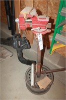 Vise on a stand and roller