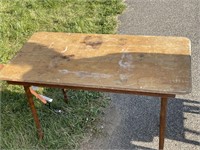 Sewing Table with Ruler and Folding Legs