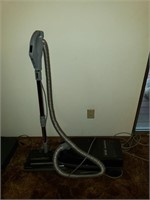 Kenmore Whispertone 12.0 Vacuum (living room)