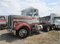 White Road Boss F300 T/A Road Tractor,