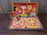 Vintage Snoopy Riddle Machine Game